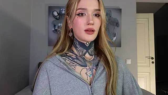 Snapshot of SophieInkk chatting on October 2025 11:35:01 PM SophieInkk online show from October 2025 11:35:01 PM