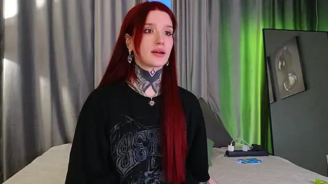 Snapshot of SophieInkk chatting on March 2026 02:34:02 AM SophieInkk online show from March 2026 02:34:02 AM