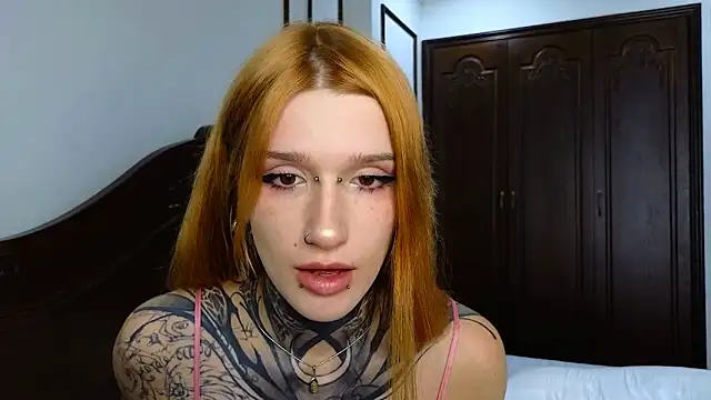 Snapshot of SophieInkk chatting on May 2026 03:35:02 AM SophieInkk online show from May 2026 03:35:02 AM