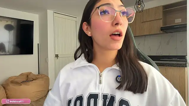 MarianaBranzz online show from February 2026 05:45:02 PM