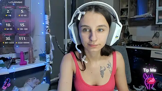 Snapshot of _Nika_Kik chatting on November 2025 12:57:02 AM Nika Kik online show from November 2025 12:57:02 AM