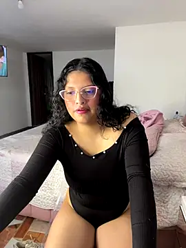 Snapshot of tati__22 chatting on November 2025 05:02:02 PM tati 22 online show from November 2025 05:02:02 PM