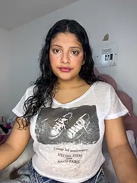 Snapshot of tati__22 chatting on November 2025 04:40:02 PM tati 22 online show from November 2025 04:40:02 PM