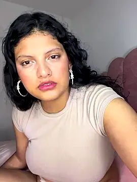 Snapshot of tati__22 chatting on November 2025 04:52:01 PM tati 22 online show from November 2025 04:52:01 PM