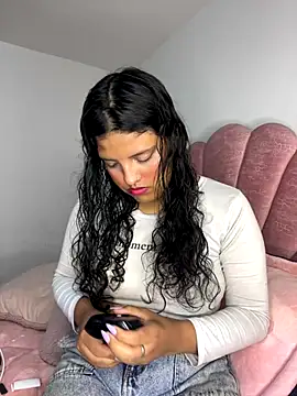 Snapshot of tati__22 chatting on November 2025 04:53:01 PM tati 22 online show from November 2025 04:53:01 PM