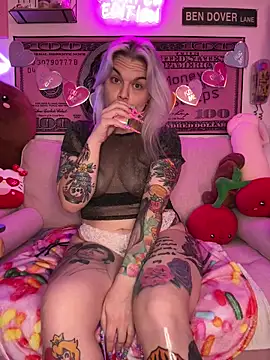 Snapshot of CherryBombBomb chatting on February 2025 05:47:01 AM CherryBombBomb online show from February 2025 05:47:01 AM