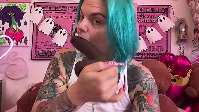 Snapshot of CherryBombBomb chatting on October 2025 06:16:02 PM CherryBombBomb online show from October 2025 06:16:02 PM