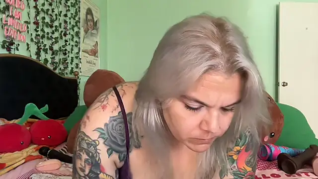 Snapshot of CherryBombBomb chatting on June 2026 10:21:02 PM CherryBombBomb online show from June 2026 10:21:02 PM