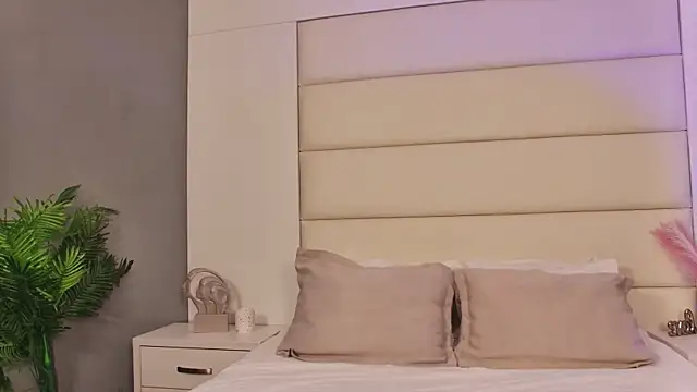 LunaWills  online show from September 2025 04:23:02 AM