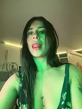 Snapshot of CieloTaylor chatting on December 2024 01:04:02 AM CieloTaylor online show from December 2024 01:04:02 AM