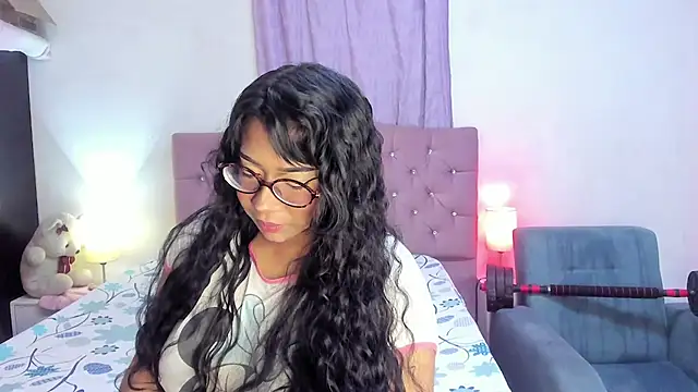Snapshot of Latinabombsheell chatting on June 2026 05:35:02 AM Latinabombsheell online show from June 2026 05:35:02 AM
