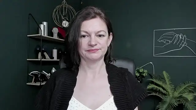 Snapshot of VivianWILD chatting on May 2026 06:31:02 AM VivianWILD online show from May 2026 06:31:02 AM