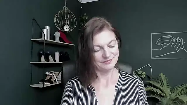 Snapshot of VivianWILD chatting on July 2026 06:04:02 AM VivianWILD online show from July 2026 06:04:02 AM