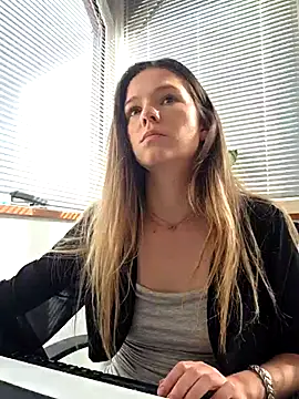 Snapshot of lucie_mehott chatting on April 2026 08:30:01 AM lucie mehott online show from April 2026 08:30:01 AM