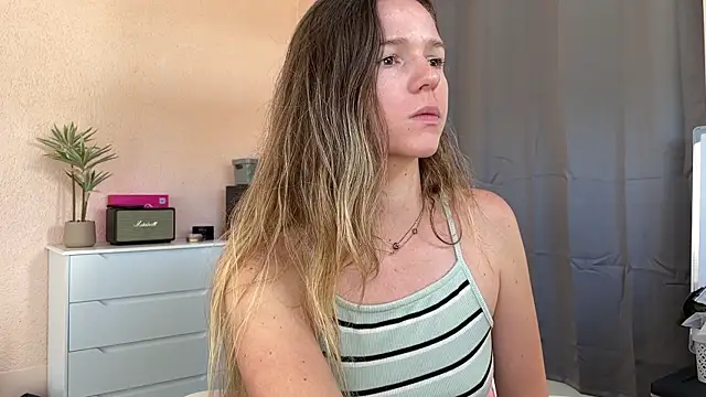 Snapshot of lucie_mehott chatting on April 2026 08:34:01 AM lucie mehott online show from April 2026 08:34:01 AM