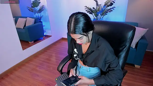 Snapshot of saracorraless chatting on January 2025 12:47:02 PM saracorraless online show from January 2025 12:47:02 PM