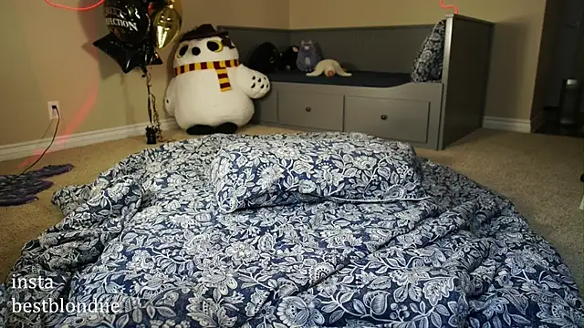 bestblonde online show from January 2025 08:33:01 PM