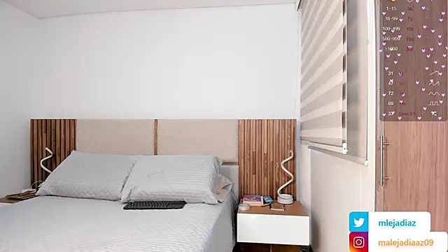 MalejaDiaz  online show from September 2025 04:12:02 PM