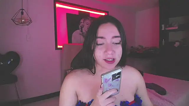 Snapshot of Andrea_Ramos chatting on December 2024 01:06:02 PM Andrea Ramos online show from December 2024 01:06:02 PM