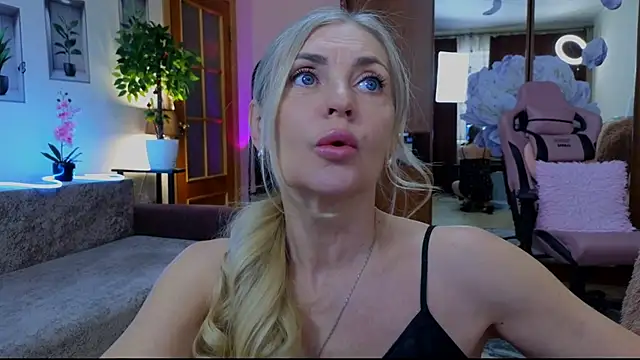 Snapshot of amelia_blondy chatting on February 2025 11:42:02 AM amelia blondy online show from February 2025 11:42:02 AM