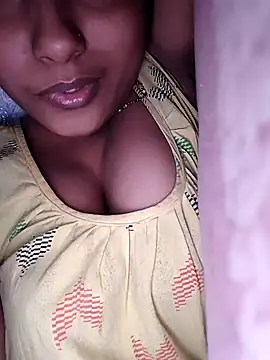 Snapshot of sexyindi_couple chatting on December 2024 07:47:01 AM sexyindi couple online show from December 2024 07:47:01 AM