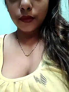 Snapshot of sexyindi_couple chatting on January 2025 03:23:02 PM sexyindi couple online show from January 2025 03:23:02 PM