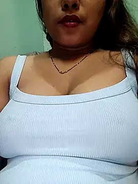 Snapshot of sexyindi_couple chatting on January 2025 02:42:01 PM sexyindi couple online show from January 2025 02:42:01 PM