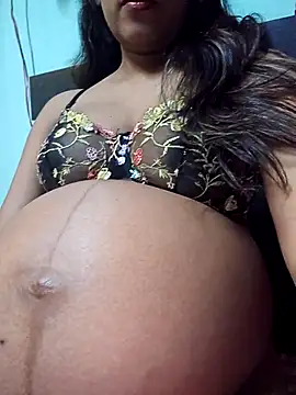 Snapshot of sexyindi_couple chatting on January 2026 01:16:02 PM sexyindi couple online show from January 2026 01:16:02 PM