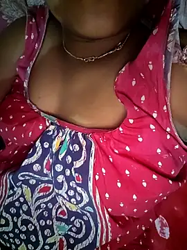 Snapshot of sexyindi_couple chatting on February 2026 10:04:02 PM sexyindi couple online show from February 2026 10:04:02 PM