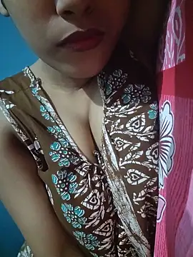 Snapshot of sexyindi_couple chatting on June 2026 01:11:01 PM sexyindi couple online show from June 2026 01:11:01 PM