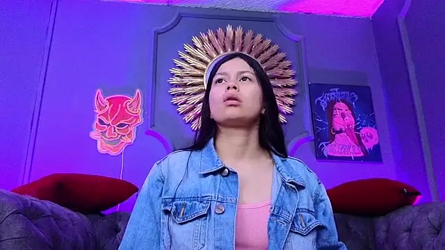 Julieta Russell online show from December 2024 11:48:01 AM