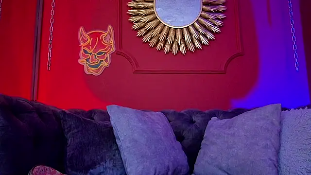 Julieta Russell online show from September 2025 12:39:01 PM