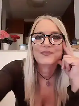 kikkastar online show from December 2024 07:44:01 PM