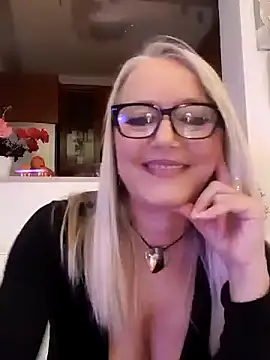 kikkastar online show from December 2024 08:13:01 PM