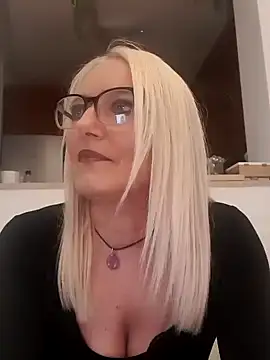 kikkastar online show from February 2025 08:34:02 PM