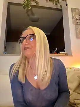 kikkastar online show from February 2025 08:19:02 PM