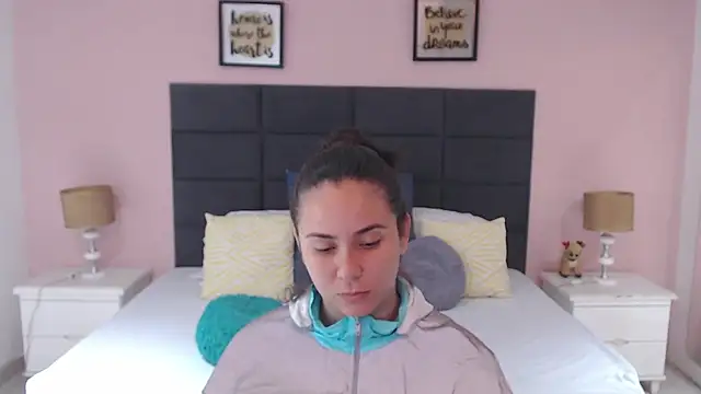 Snapshot of MadisonJenner chatting on January 2025 12:06:01 PM MadisonJenner online show from January 2025 12:06:01 PM