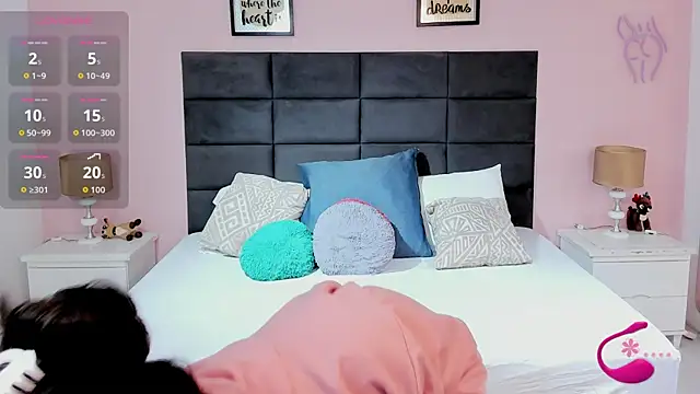 Snapshot of MadisonJenner chatting on October 2025 10:35:01 AM MadisonJenner online show from October 2025 10:35:01 AM