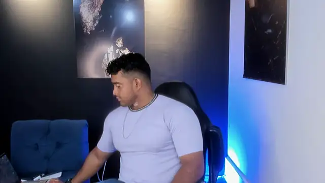 Big furry bear13 online show from November 2025 10:56:02 PM