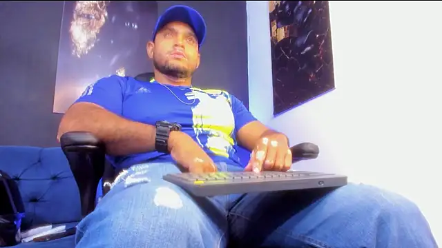 Big furry bear13 online show from November 2025 05:20:01 AM