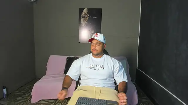 Big furry bear13 online show from February 2026 06:52:02 AM