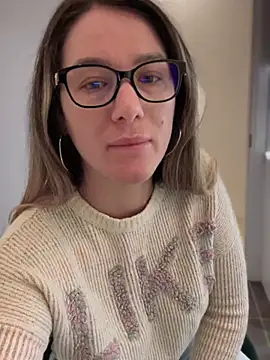 Snapshot of HotXMom chatting on January 2025 04:26:01 AM HotXMom online show from January 2025 04:26:01 AM