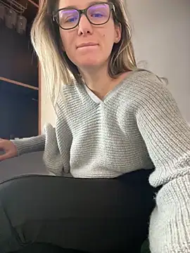 Snapshot of HotXMom chatting on January 2025 10:36:02 AM HotXMom online show from January 2025 10:36:02 AM