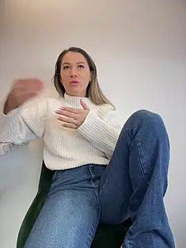 Snapshot of HotXMom chatting on February 2025 04:50:02 AM HotXMom online show from February 2025 04:50:02 AM