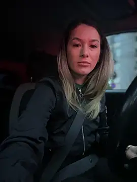 Snapshot of HotXMom chatting on March 2025 04:27:01 AM HotXMom online show from March 2025 04:27:01 AM