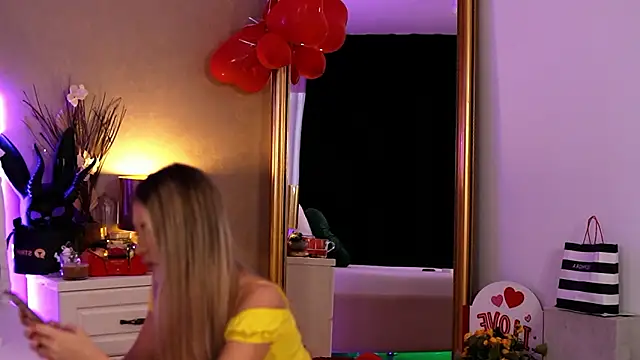 Snapshot of EvellineClaire chatting on March 2026 07:45:02 AM EvellineClaire online show from March 2026 07:45:02 AM