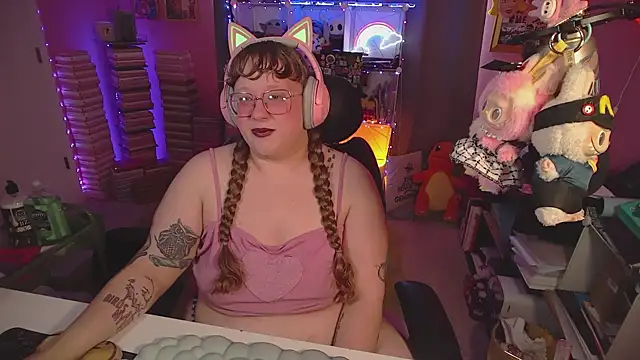 Snapshot of FatVeronica chatting on June 2026 09:39:01 PM FatVeronica online show from June 2026 09:39:01 PM
