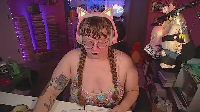 Snapshot of FatVeronica chatting on June 2026 03:25:01 AM FatVeronica online show from June 2026 03:25:01 AM