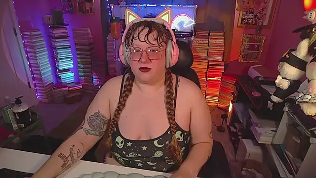 Snapshot of FatVeronica chatting on July 2026 05:08:02 PM FatVeronica online show from July 2026 05:08:02 PM