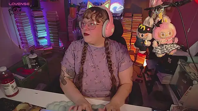 Snapshot of FatVeronica chatting on July 2026 05:20:01 PM FatVeronica online show from July 2026 05:20:01 PM